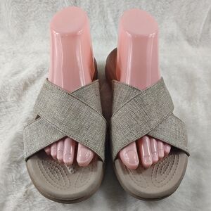 Crocs Criss-Cross Slides – Dual Comfort Tan Sandals (Women’s Size 8)